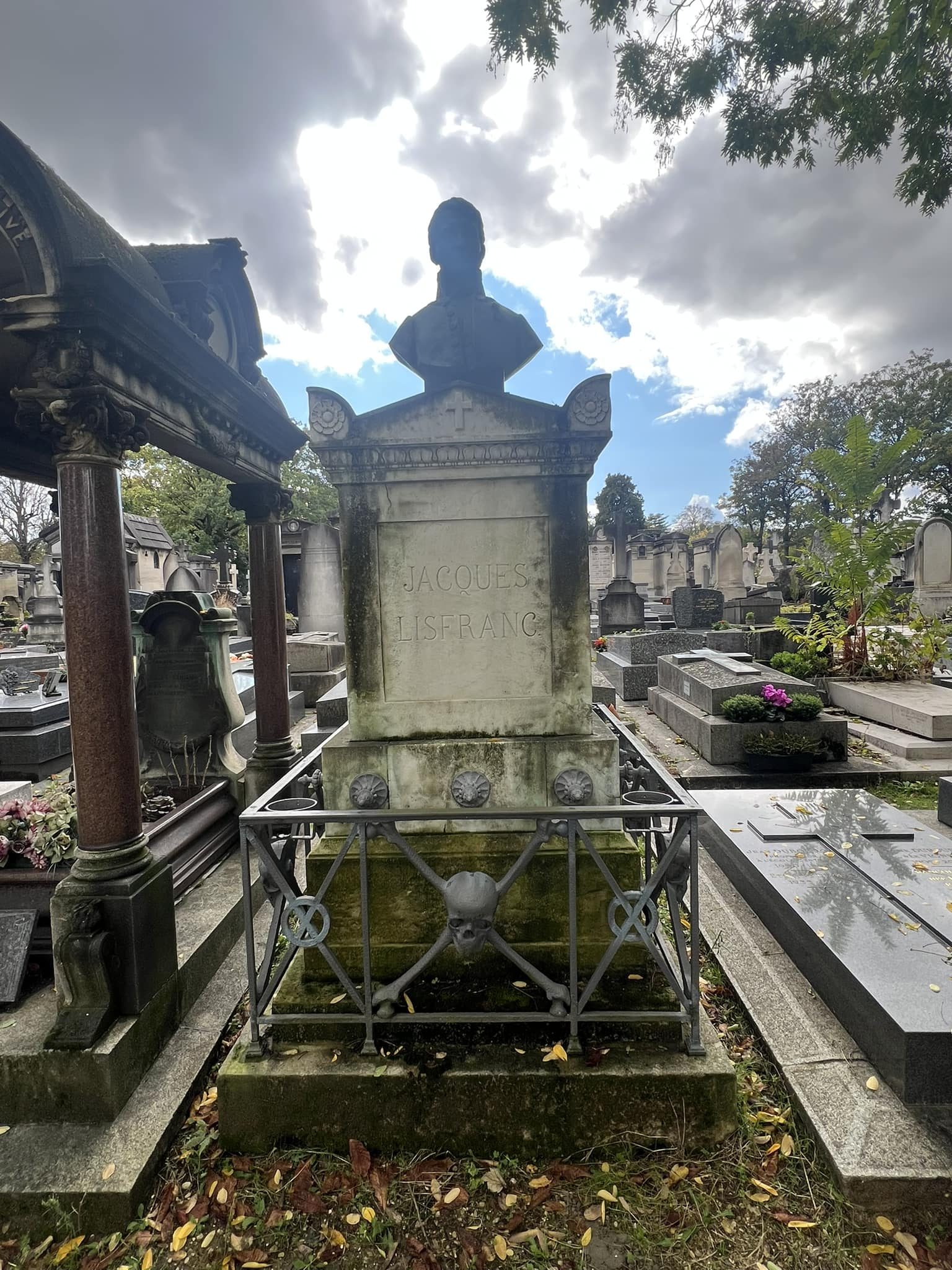 Jacques Lisfranc's tomb, Paris by Adrian Thomas - 01.jpg